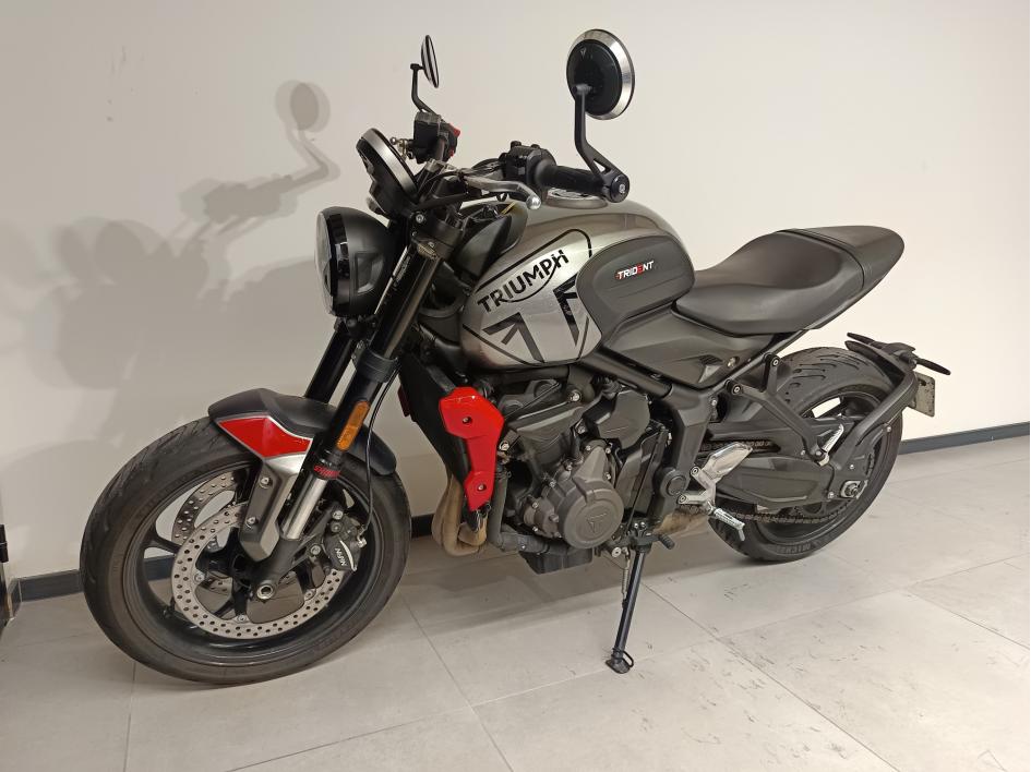 TRIUMPH TRIDENT 660