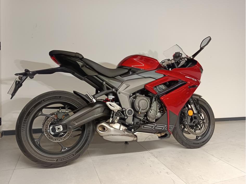 TRIUMPH DAYTONA 660