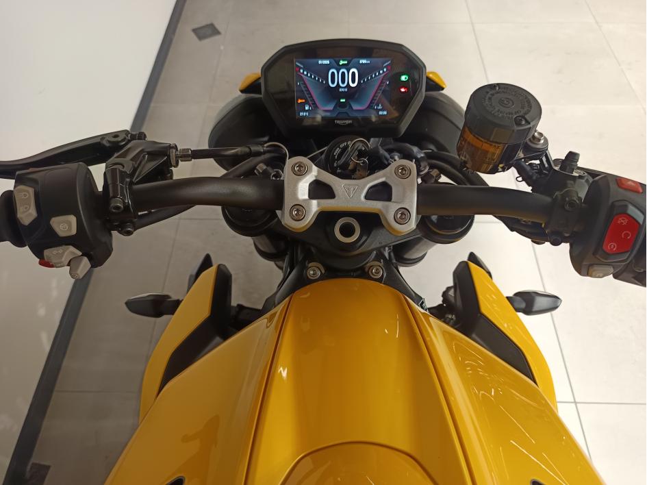 TRIUMPH STREET TRIPLE 765 RS